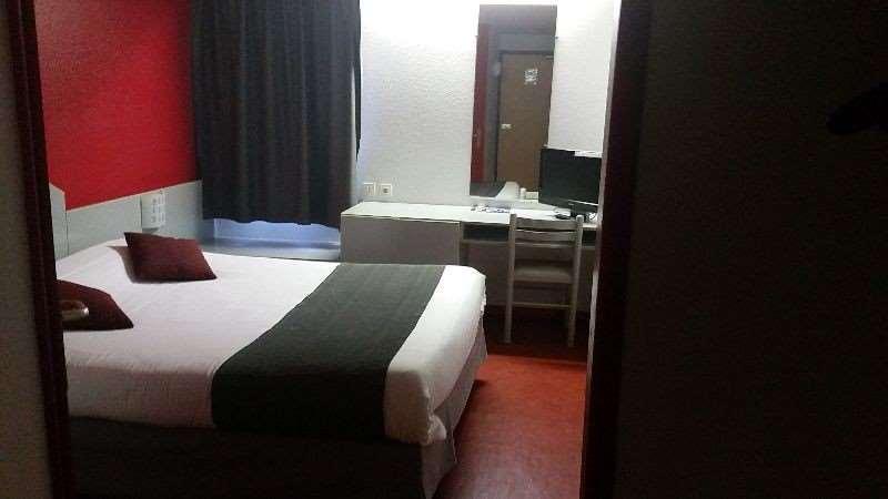 Brit Hotel Sarreguemines Room photo